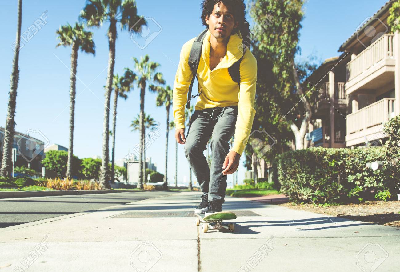 ロサンゼルスの路上でスケーターの少年 ベニス カリフォルニアでスケート ボード の写真素材 画像素材 Image ロサンゼルスの路上でスケーターの少年 ベニス カリフォルニアでスケート ボード の写真素材 画像素材 Image