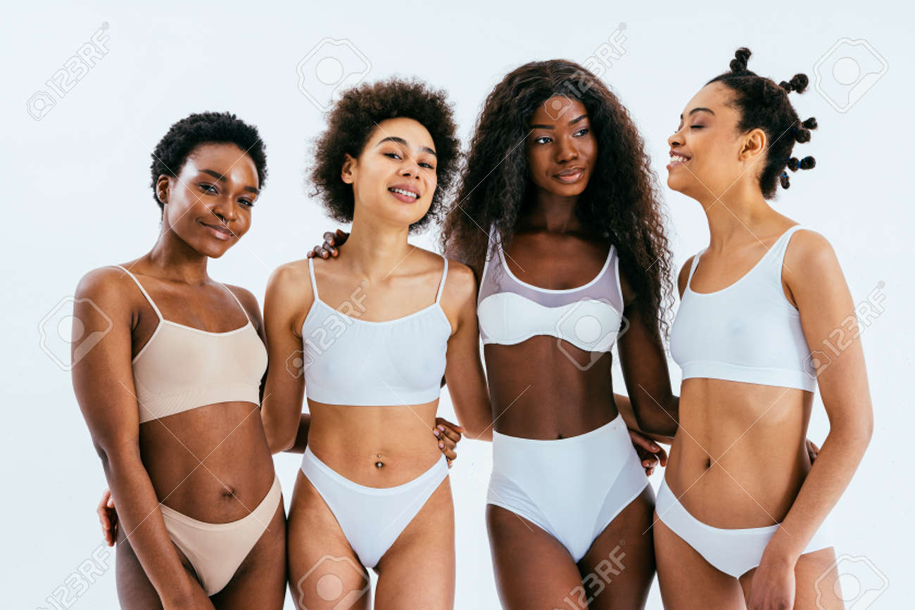 Retrato De Belleza De Hermosas Mujeres Usando Ropa Interior De Lencería - Mujeres Jóvenes Bastante Africanas Posando En El Estudio, Conceptos Sobre Belleza, Cosmetología Y Diversidad Fotos, Retratos, Imágenes Y Fotografía