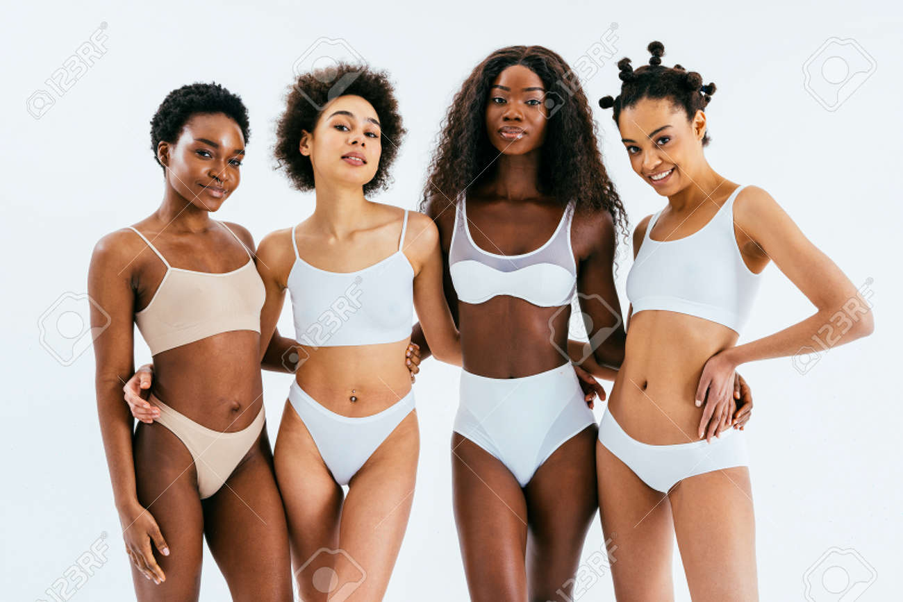 Retrato De Belleza De Hermosas Mujeres Usando Ropa Interior De Lencería - Mujeres Jóvenes Bastante Africanas Posando En El Estudio, Conceptos Sobre Belleza, Cosmetología Y Diversidad Fotos, Retratos, Imágenes Y Fotografía
