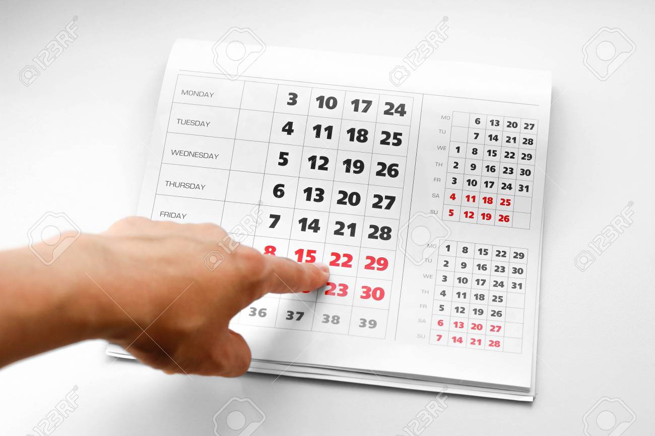 https://previews.123rf.com/images/onlyblack/onlyblack1809/onlyblack180900196/109902396-hand-pointing-to-the-calendar-white-calendar-weekends-are-highlighted-in-red-close-up.jpg