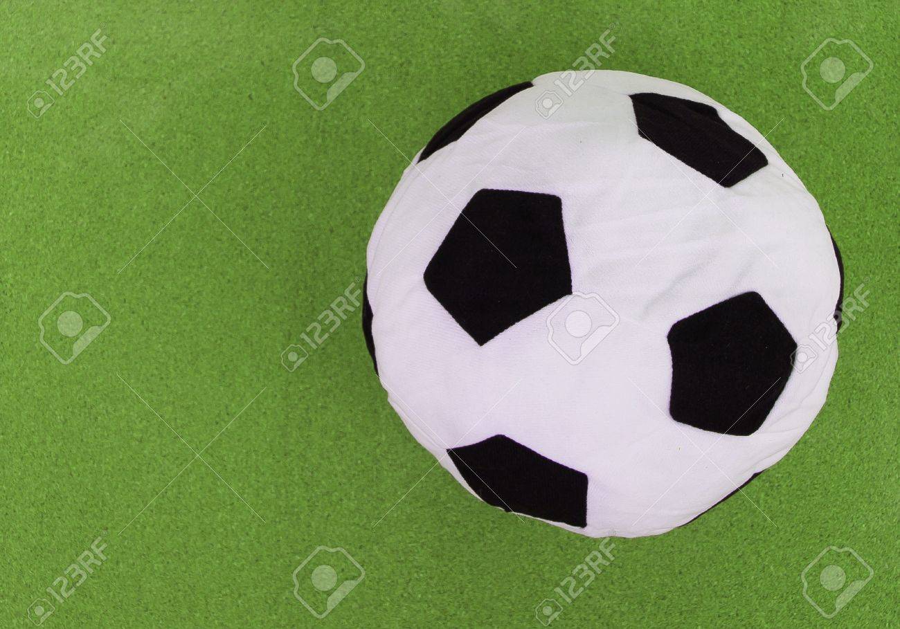 コルクボードとサッカー ボール の写真素材 画像素材 Image