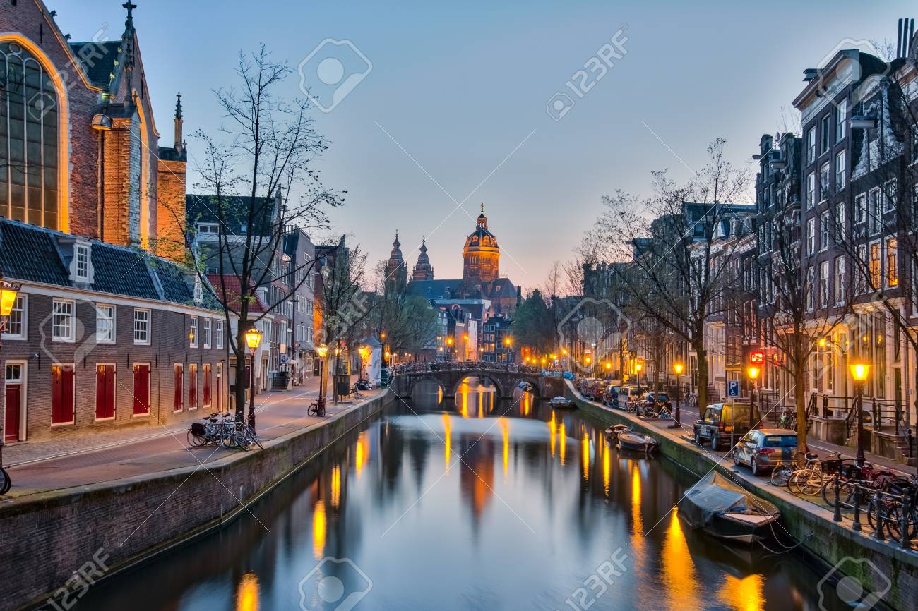 Iglesia De San Nicolás En La Ciudad De ámsterdam, Holanda. Fotos, Retratos, Imágenes Y Fotografía De Archivo Libres De Derecho. Image 67200686. Iglesia De San Nicolás En La Ciudad De ámsterdam, Holanda. Fotos, Retratos, Imágenes Y Fotografía De Archivo Libres De Derecho. Image 67200686.