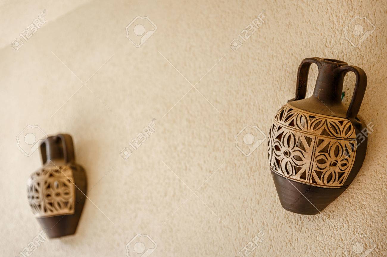 fabulous dos jarrones decorativos colocados en una pared spera foto de archivo with jarrones decorativos - Jarrones Decorativos fabulous dos jarrones decorativos colocados en una pared spera foto de archivo with jarrones decorativos - Jarrones Decorativos