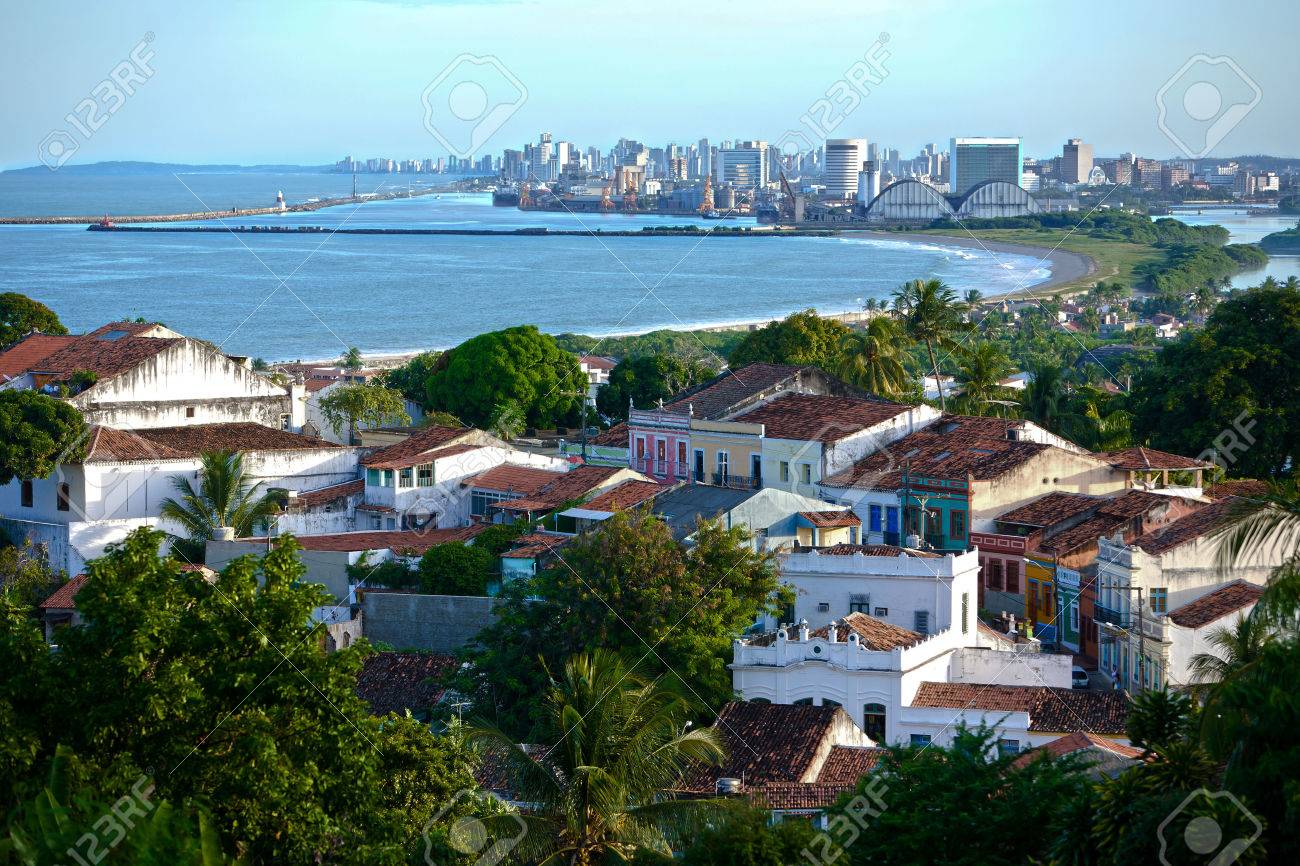 背景のペルナンブコ州のブラジルのレシフェとオリンダの街空撮 の写真素材 画像素材 Image