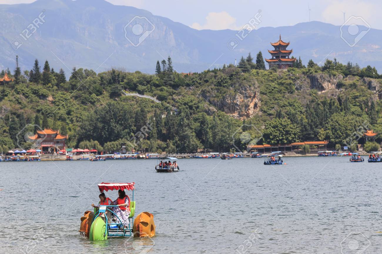 Cities of the world - Alphabetic  - Page 43 83120531-yuxi-china-july-29-2017-chinese-tourists-in-the-fuxian-lake-in-yunnan-the-thid-deepest-lake-in-china