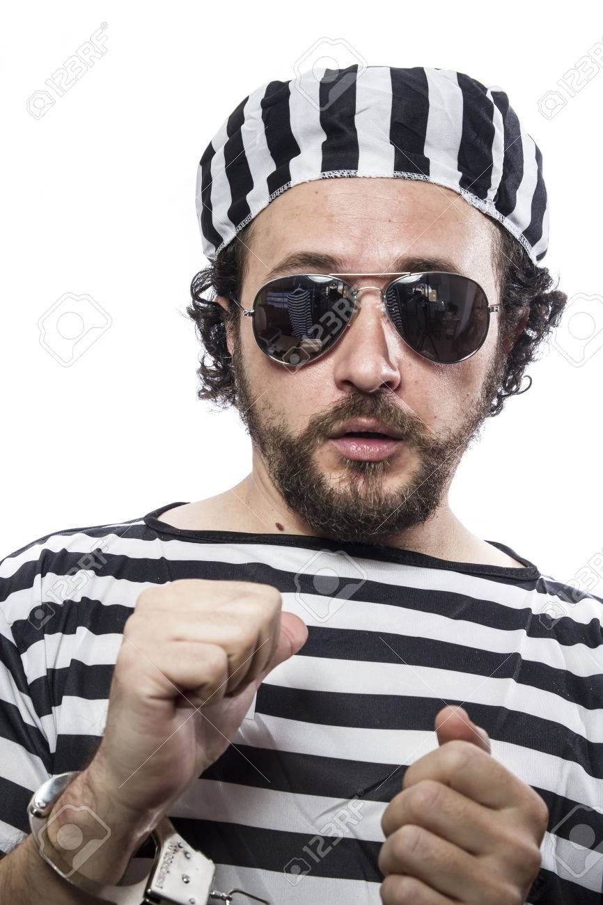 男性囚人刑務所の服装 白い背景の上での絶望的な肖像画 の写真素材 画像素材 Image