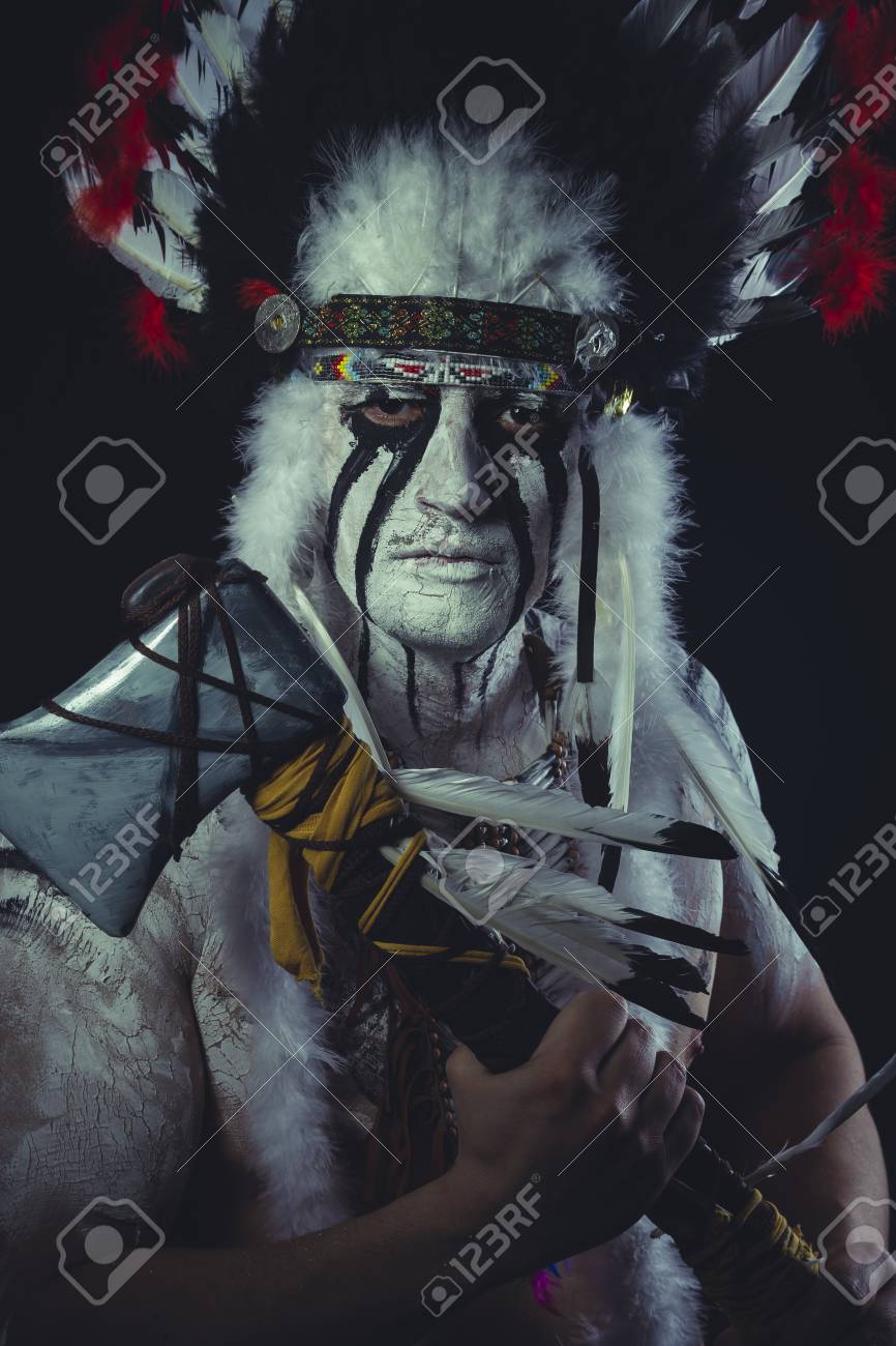 インディアンヘッド　伝統的な羽根のヘッドドレス インディアンヘッド伝統的な羽根のヘッドドレス