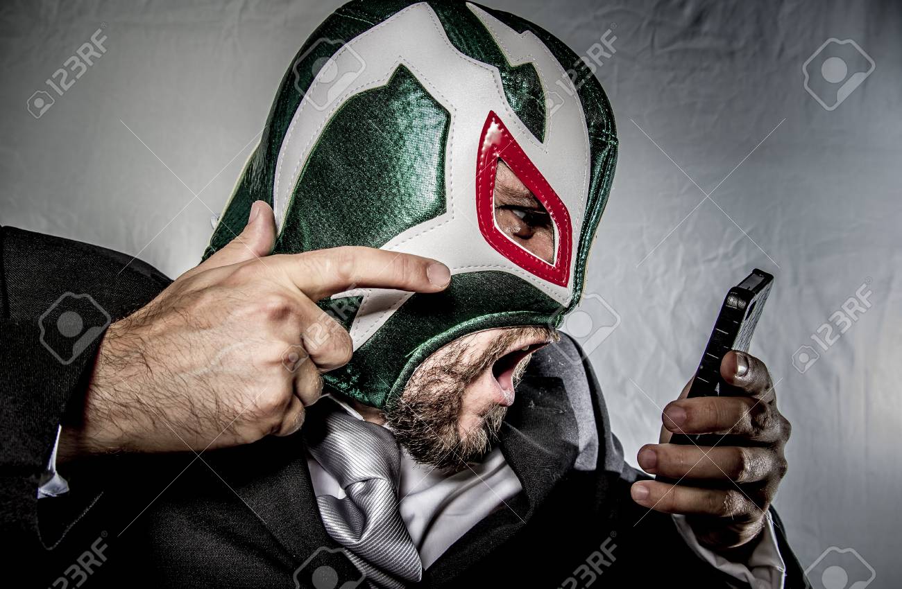 Homme Du0027affaires En Colère Avec Un Masque De Chasseur Mexicain 