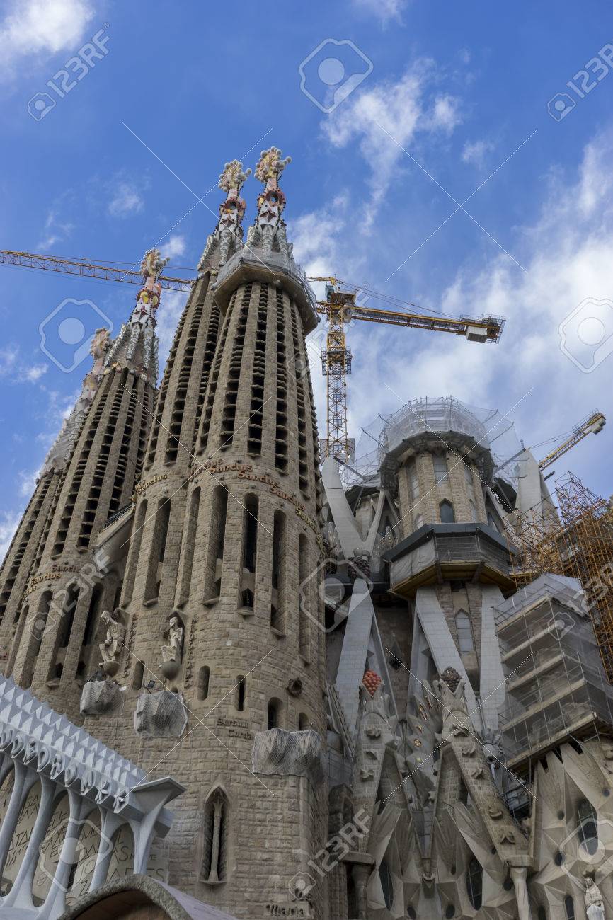 ヨーロッパ バルセロナ サグラダ ファミリアの建設中の神殿 アントニオ ガウディによって設計されました スペイン カタロニア の写真素材 画像素材 Image