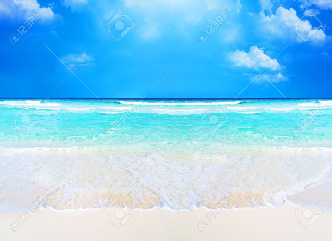 ビーチと熱帯の海のビーチと熱帯の海の背景 の写真素材 画像素材 Image