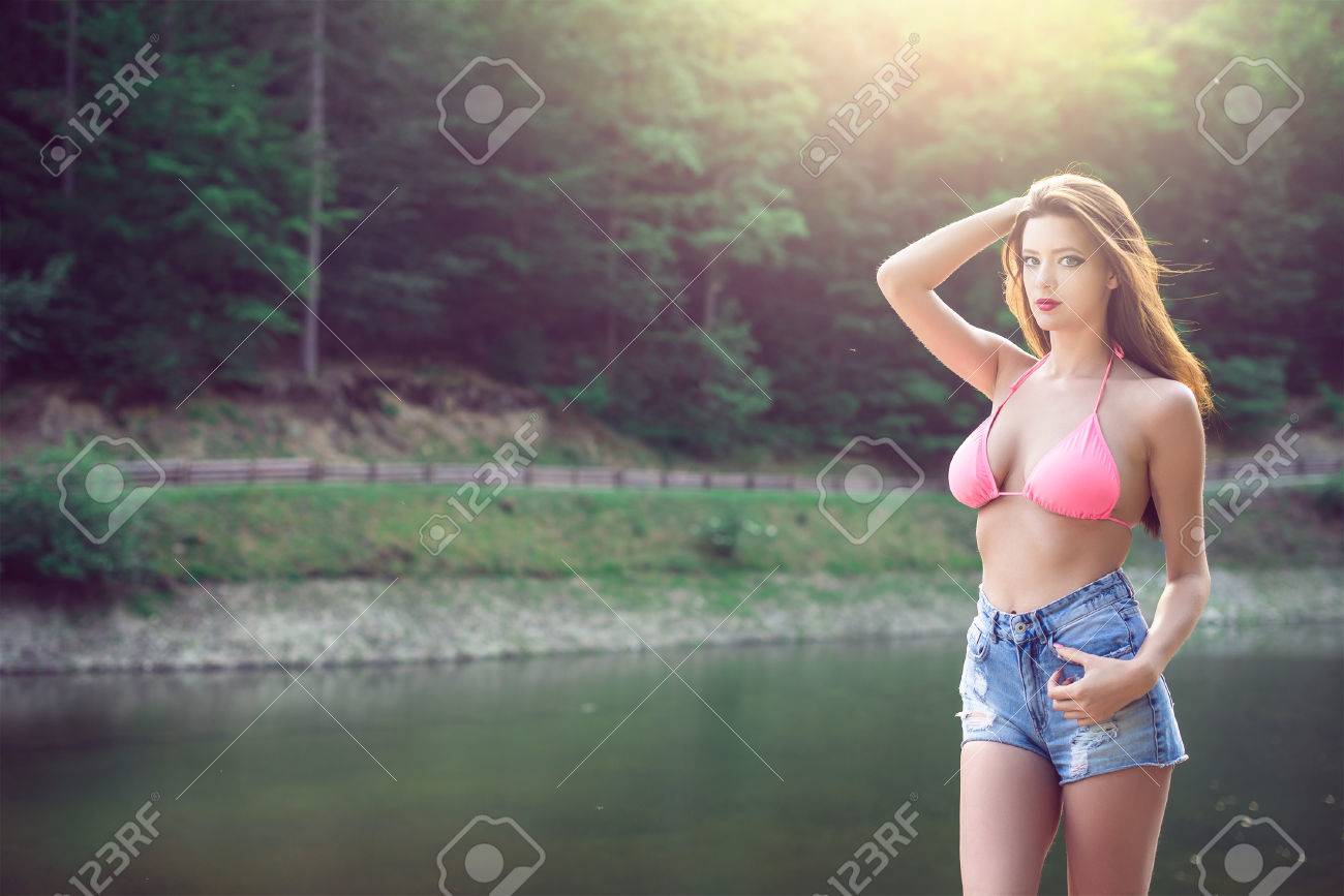 Latina ass photos Nederland 3 deep throat art