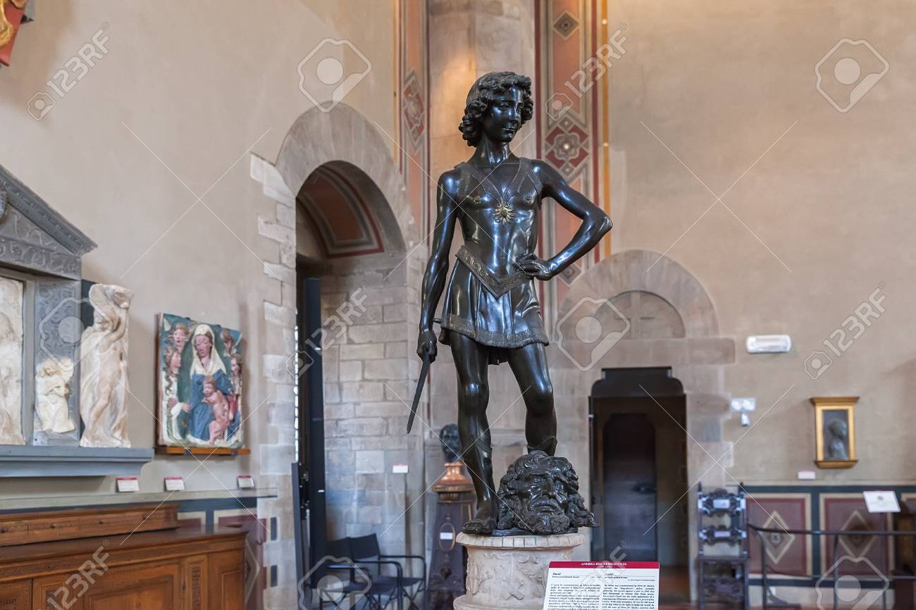 フィレンツェ イタリアの A 17 年 4 月 9 日 バルジェッロのインテリア パラッツォ デル バルジェロ美術館 Museo ナツィオナーレ デル バルジェッロまたはポポロ 今芸術の博物館とも呼ばれる の写真素材 画像素材 Image