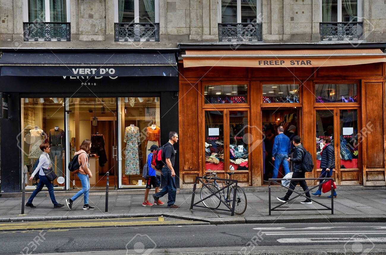 Paris France April 2 2017 The Rivoli Street Stock Photo Picture And Royalty Free Image Image 123570433