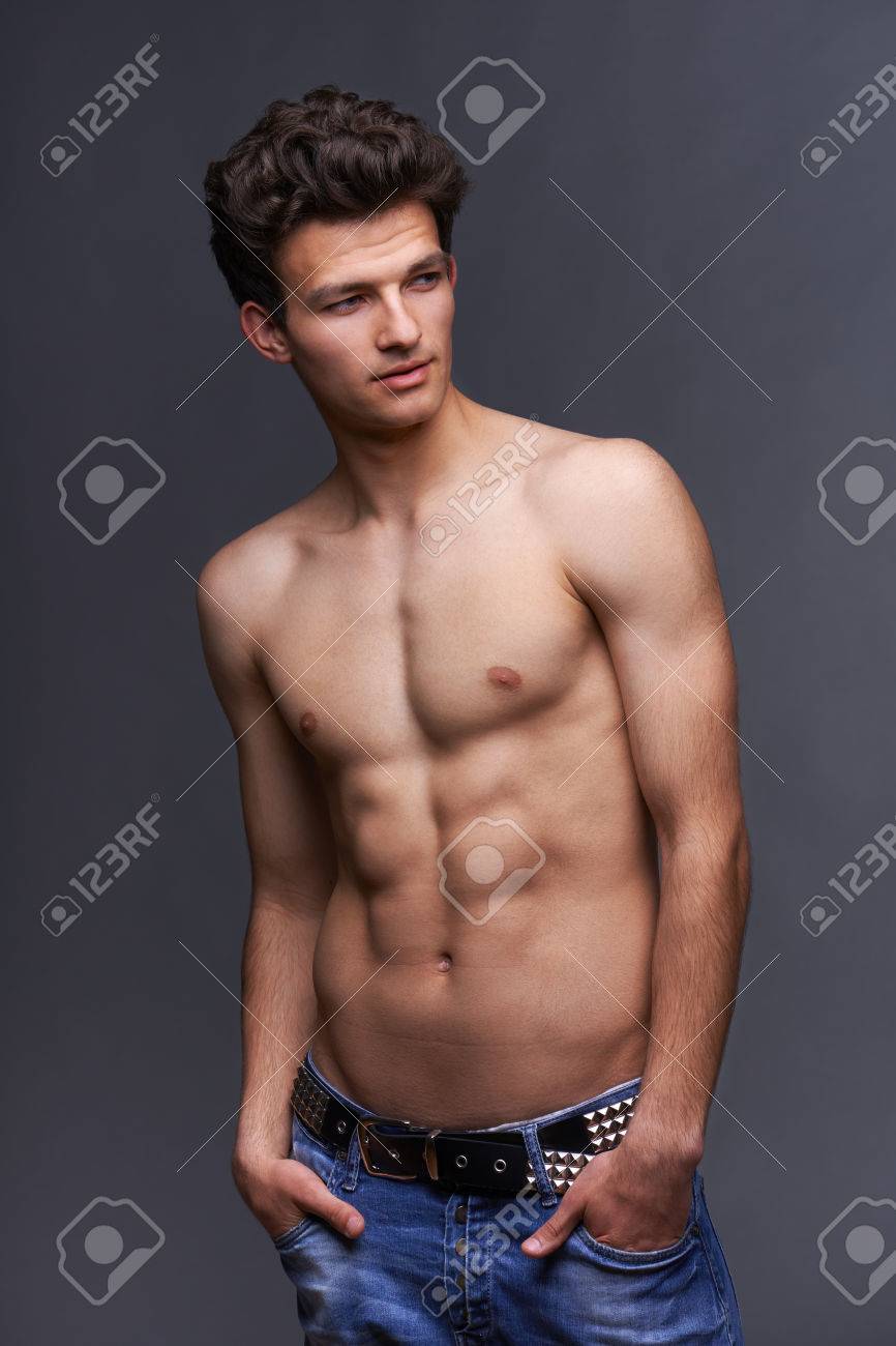 Nudo modelli com