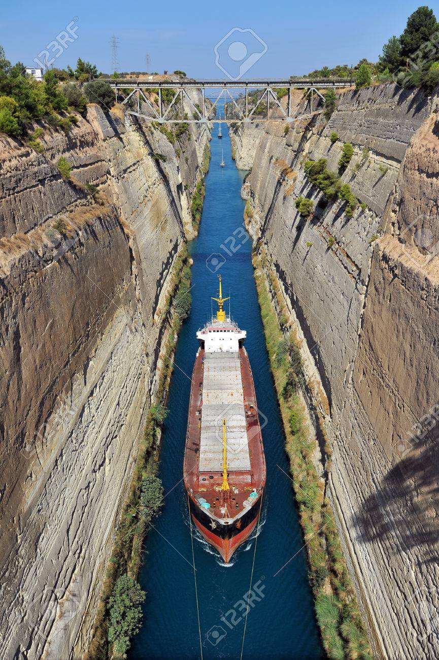 コリントス運河 エーゲ海 サロニコス湾とコリント湾を接続します の写真素材 画像素材 Image