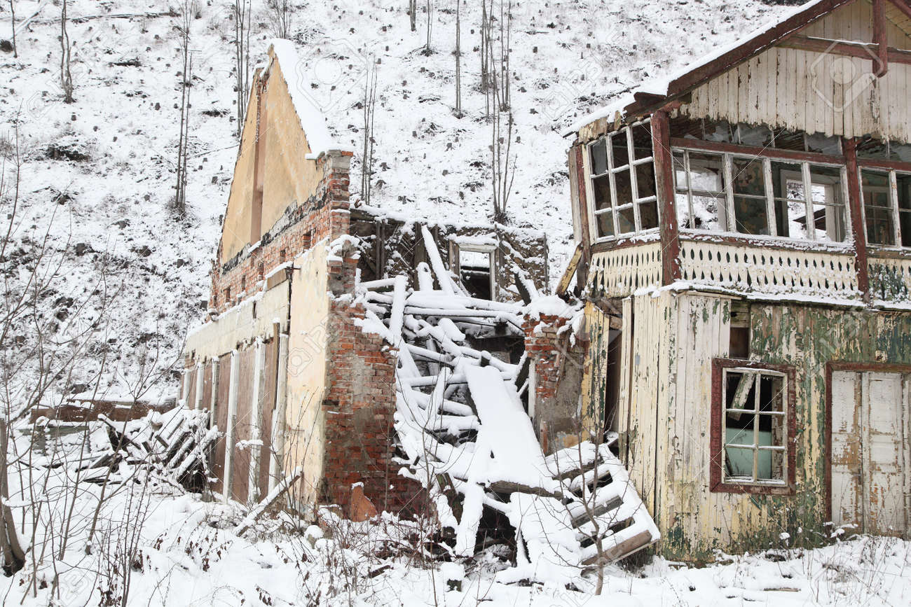 雪の降った日の廃屋 雪の降った日の廃屋