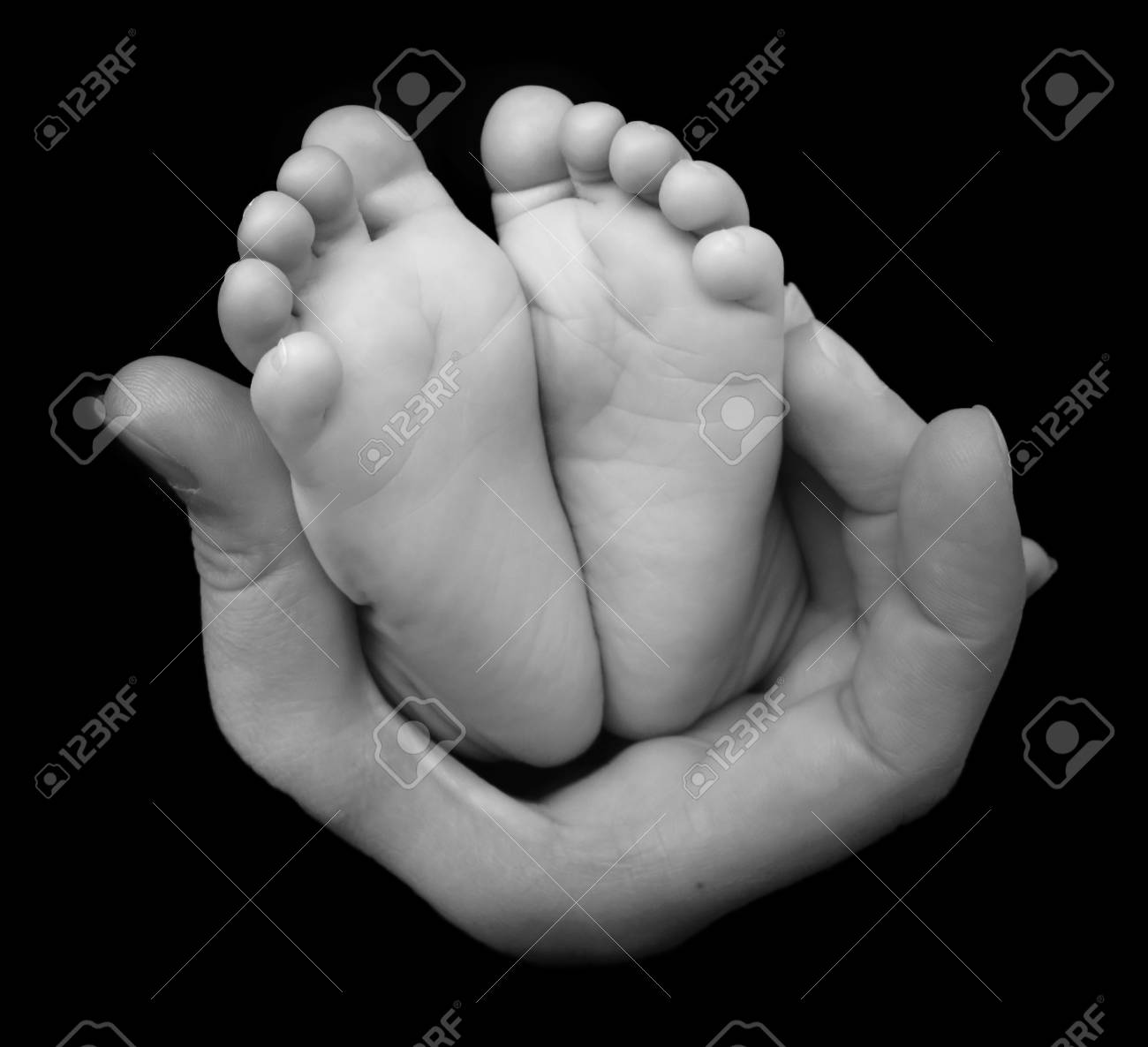 Petits Pieds De Bebe Nouveau Ne Dans La Main Banque D Images Et Photos Libres De Droits Image Petits Pieds De Bebe Nouveau Ne Dans La Main Banque D Images Et Photos Libres De Droits Image