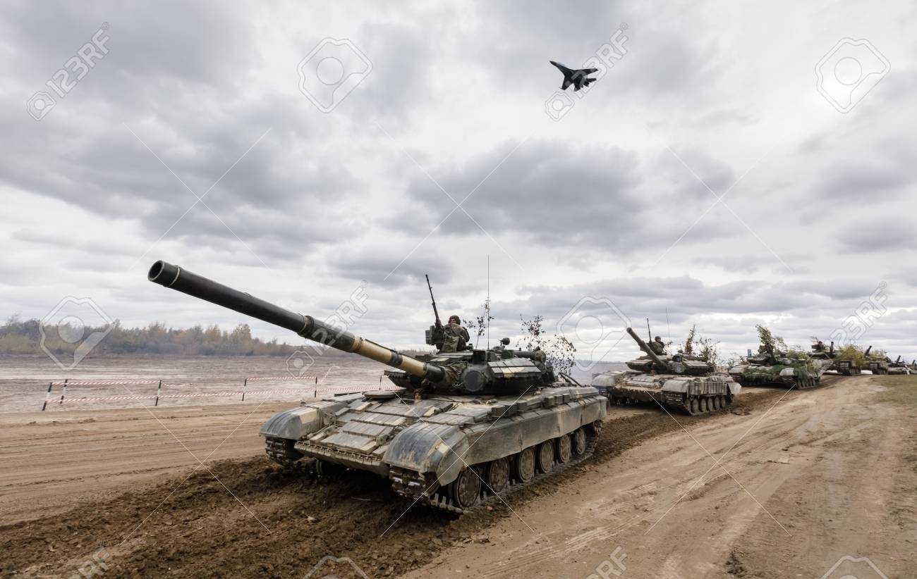 戦車や戦闘機 空での Reg ウクライナ 17 年 10 月 14 日 列 トレーニング センターのジトームィル地域のウクライナの武力の戦闘訓練 の写真素材 画像素材 Image