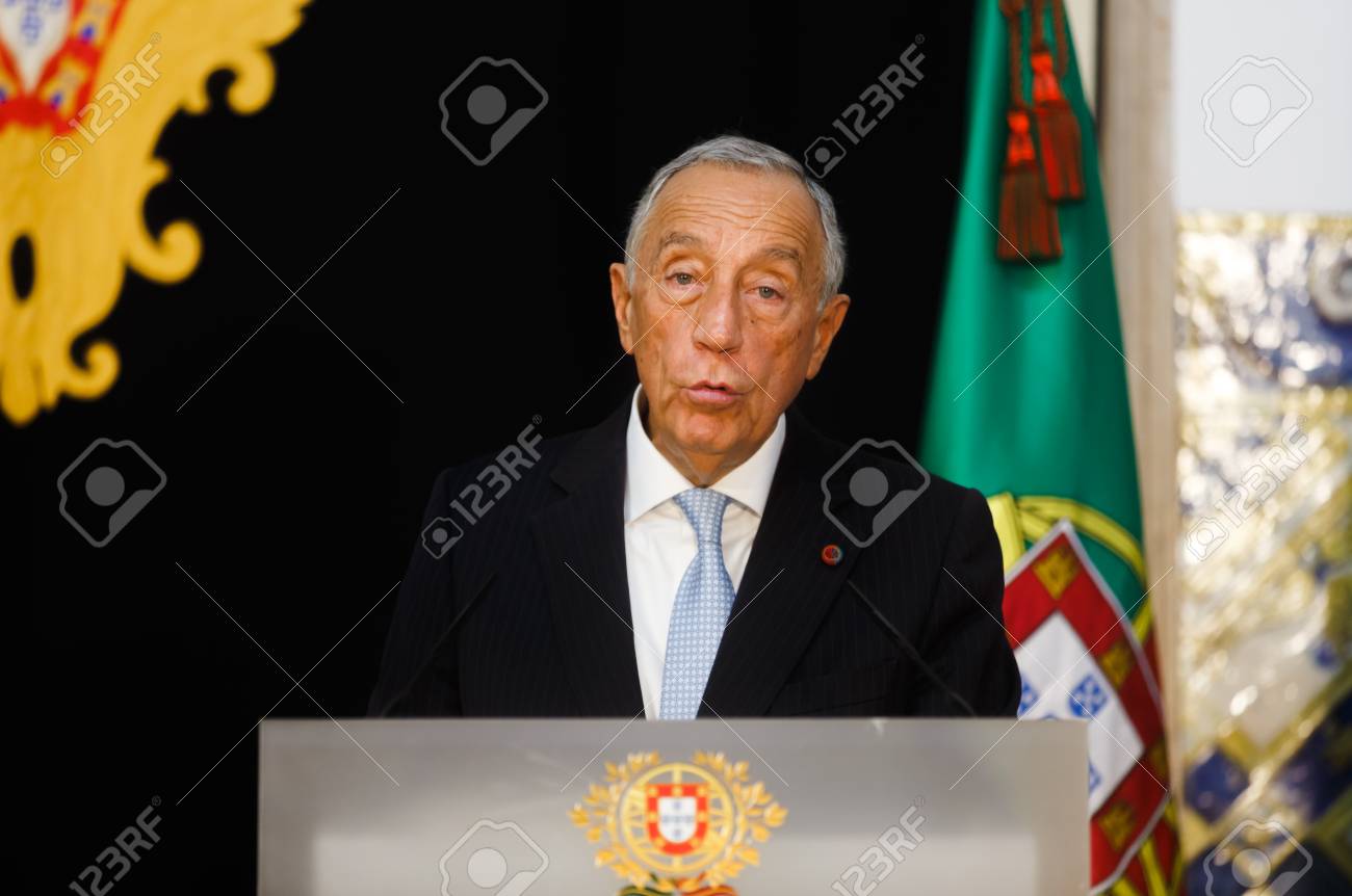 リスボン ポルトガル 17年12月18日 ウクライナのペトロ ポロシェンコ大統領との会談中 ポルトガルのマルセロ レベロ デ ソウザ大統領 の写真素材 画像素材 Image