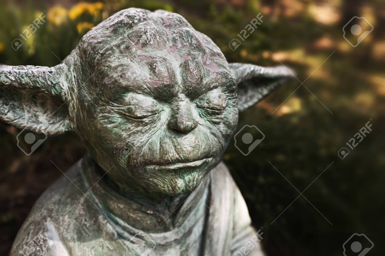 yoda garden statue