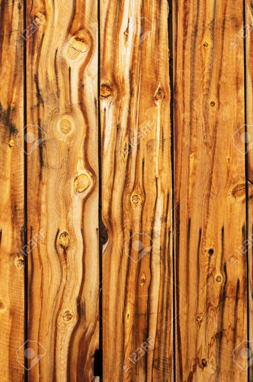 Verwitterten Alten Holzplatten In Einer Wand Mit Rost Streifen Von Den Nageln Lizenzfreie Fotos Bilder Und Stock Fotografie Image 24317165