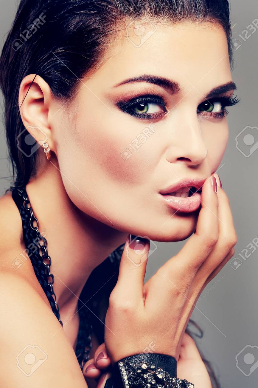 Eyes Sexy grey