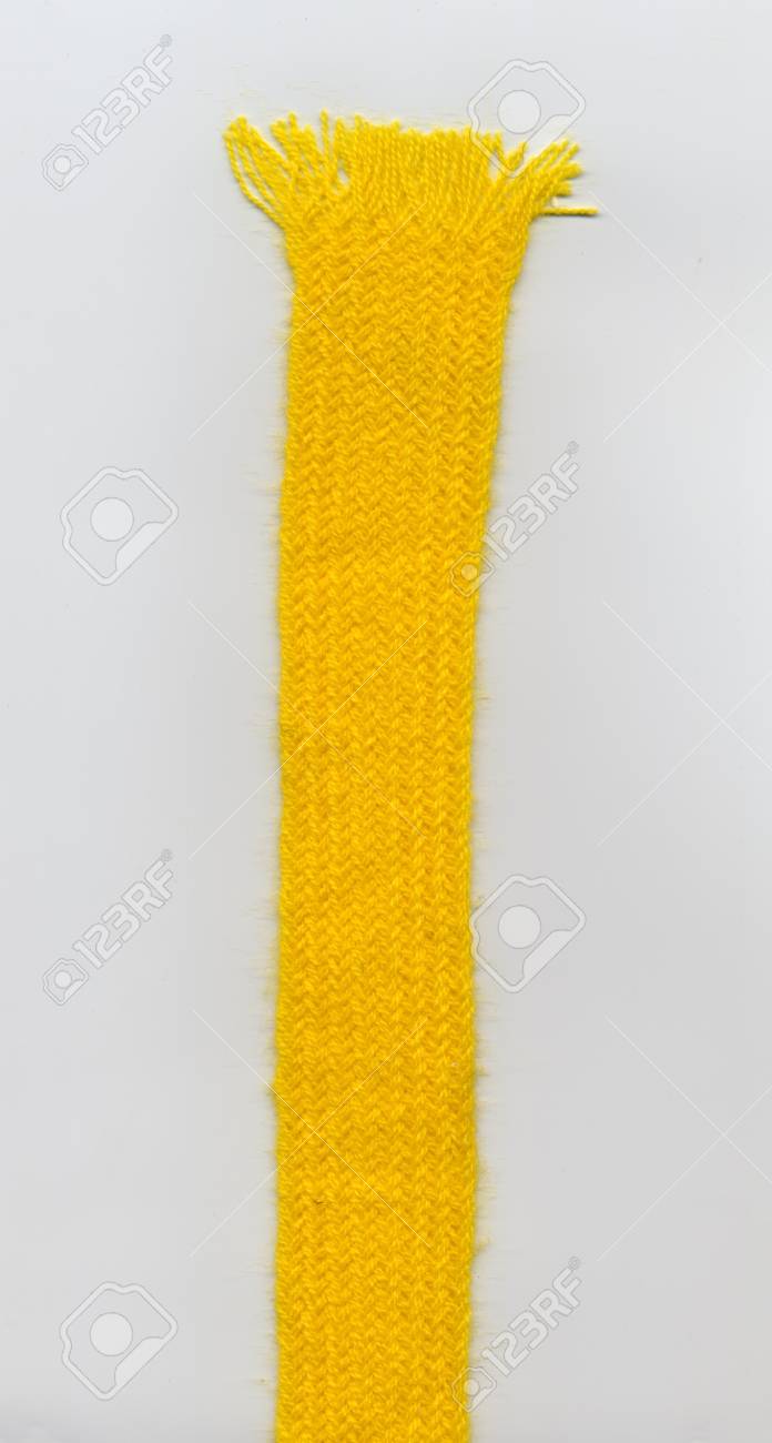 Bufanda De En Miniatura Amarilla Fotos, Y Fotografía De Archivo Libres De Derecho. Image 52483642.
