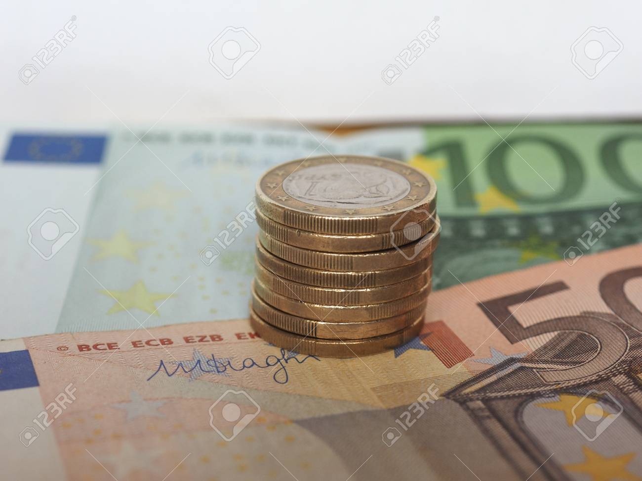 1유로 코인 머니(EUR), 유럽 연합 통화 로열티 무료 사진, 그림, 이미지 그리고 스톡포토그래피. Image 111369444