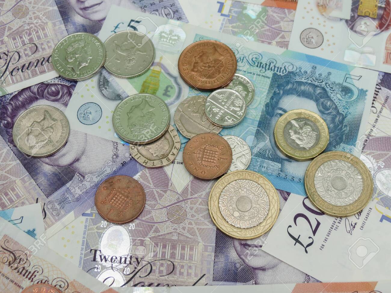 英国ロンドン-2020年5月頃：英国の通貨であるポンド紙幣と硬貨のお金（GBP）の写真素材・画像素材 Image 147286558