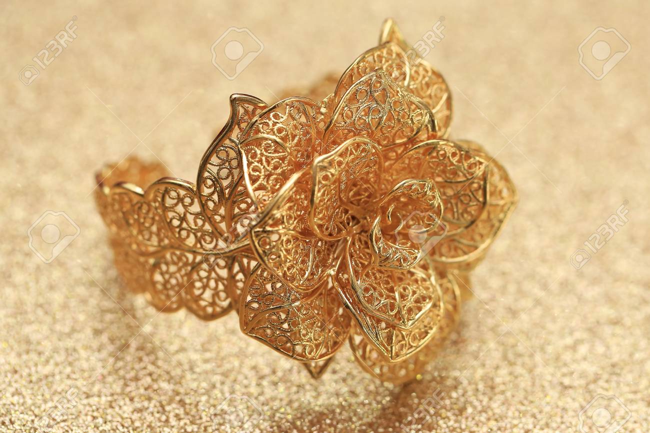 rose design gold ring