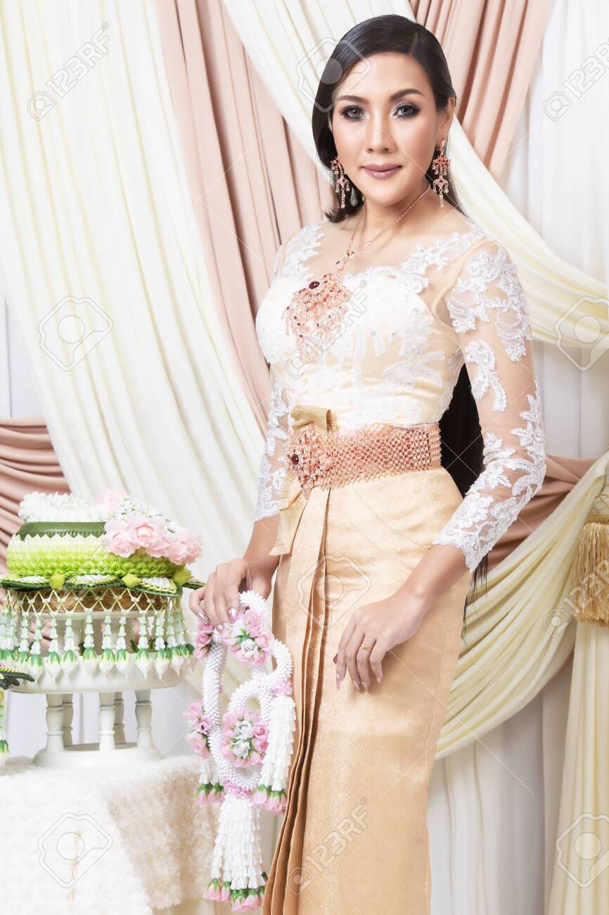 thai style wedding dress