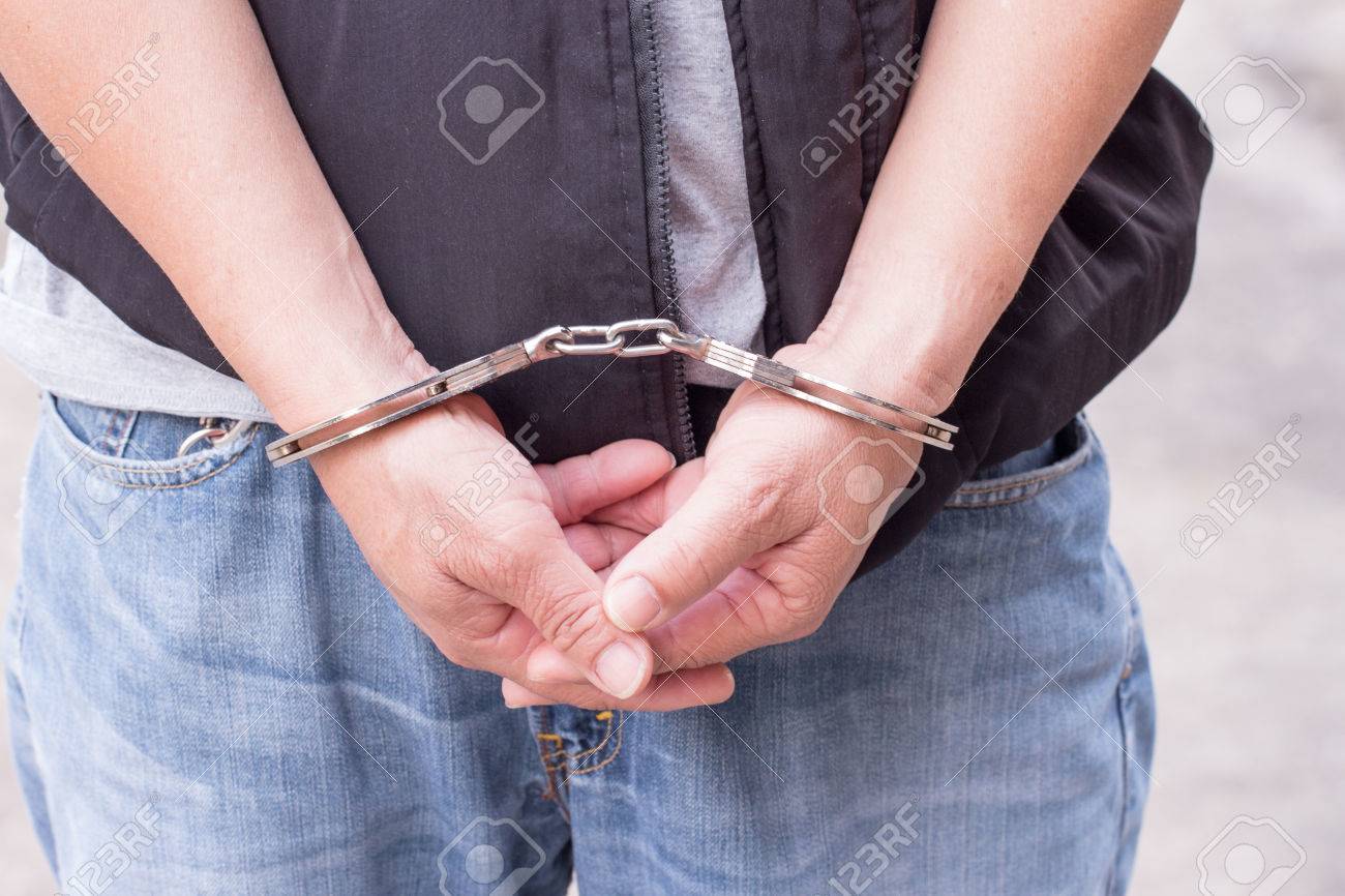 手錠で手が離せない男の写真素材・画像素材 Image 36634567