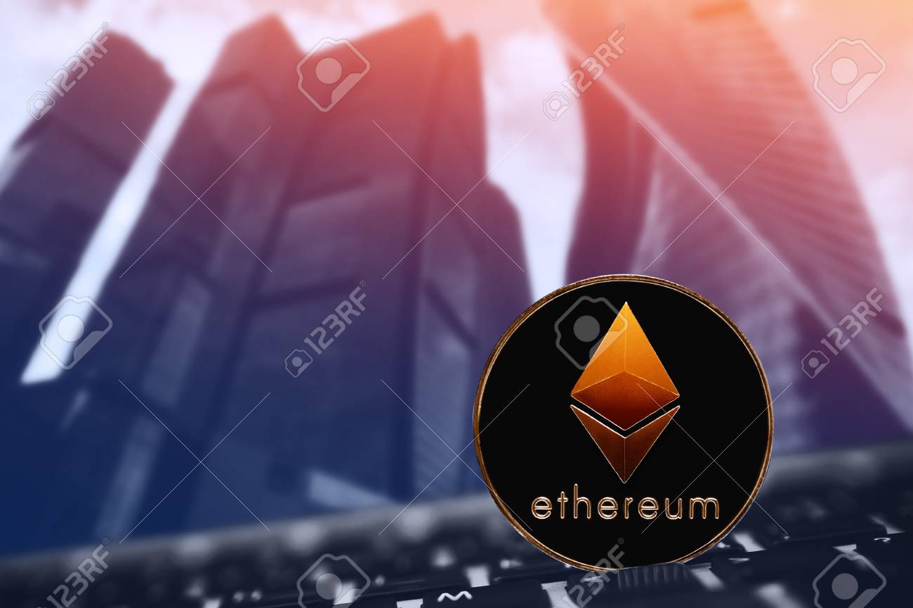 이더 리움. 네트워크 배경의 이더 리움 Ico는 어둡습니다. 로열티 무료 사진, 그림, 이미지 그리고 스톡포토그래피. Image  97392413