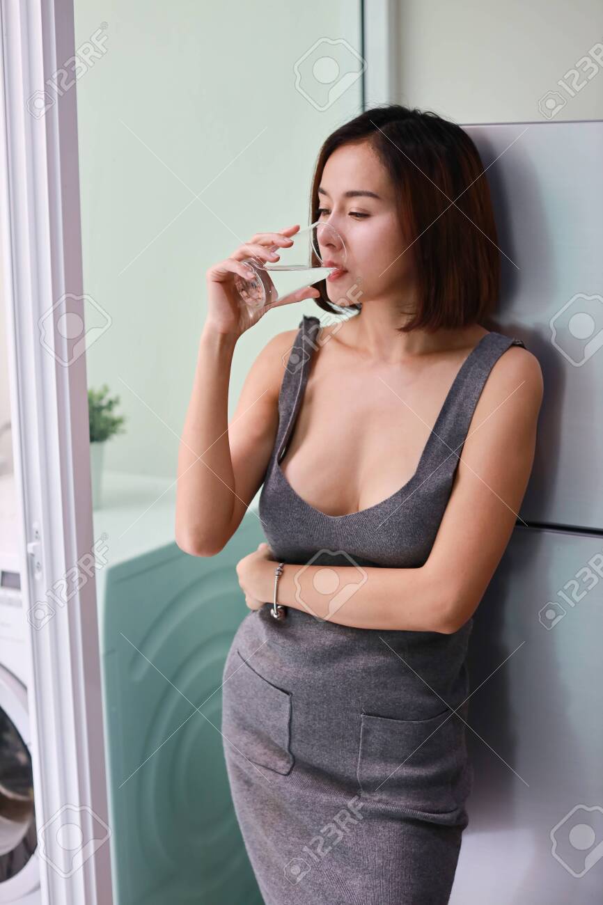 Parkpoom PhotographyHair Wife In Grey Sexy Dress photo