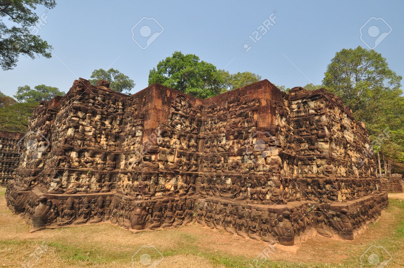 シェムリ アップ カンボジアのアンコール トム寺院のライ王のテラス の写真素材 画像素材 Image シェムリ アップ カンボジアのアンコール トム寺院のライ王のテラス の写真素材 画像素材 Image