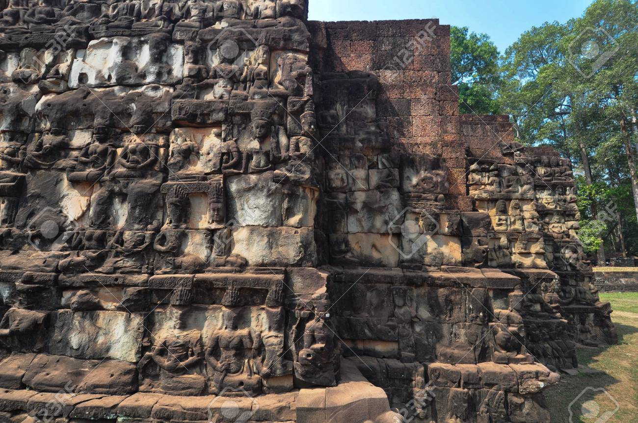 シェムリ アップ カンボジアのアンコール トム寺院のライ王のテラス の写真素材 画像素材 Image シェムリ アップ カンボジアのアンコール トム寺院のライ王のテラス の写真素材 画像素材 Image
