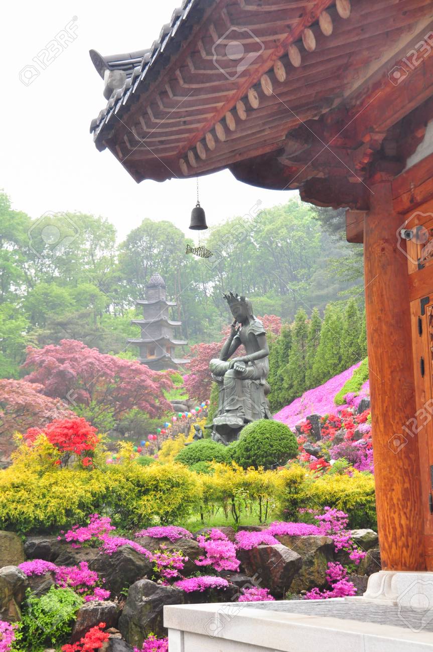 韓国の Wowoojongsa 寺で美しい景色 の写真素材 画像素材 Image