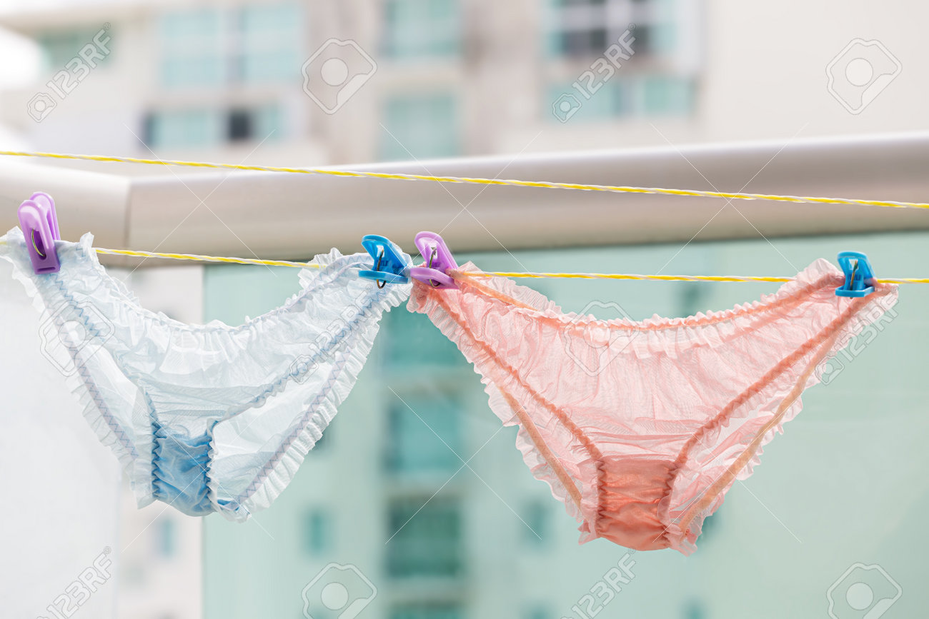 Pantiesdagi dumaloq dumbalarning fotosuratlari