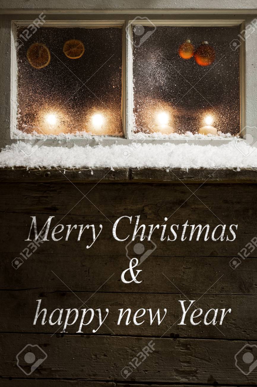 Decoration De Noel Romantique Sur Une Fenetre Neige Joyeux Noel Et Bonne Annee Banque D Images Et Photos Libres De Droits Image