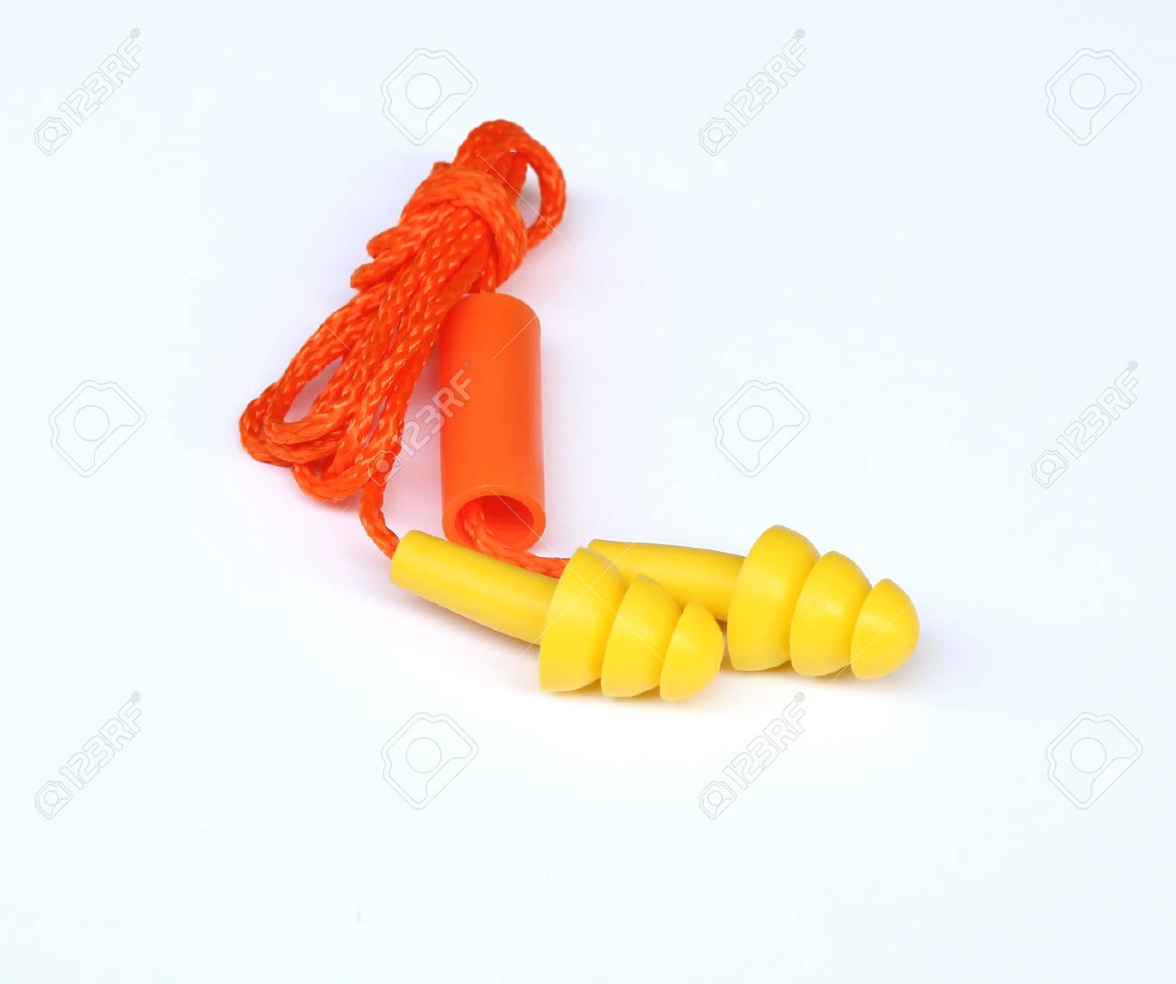 Tapones Para Los Oídos Para Reducir El Ruido Aislado Sobre Fotos, Retratos, Imágenes Y Fotografía Archivo Libres De Derecho. Image 68048846.