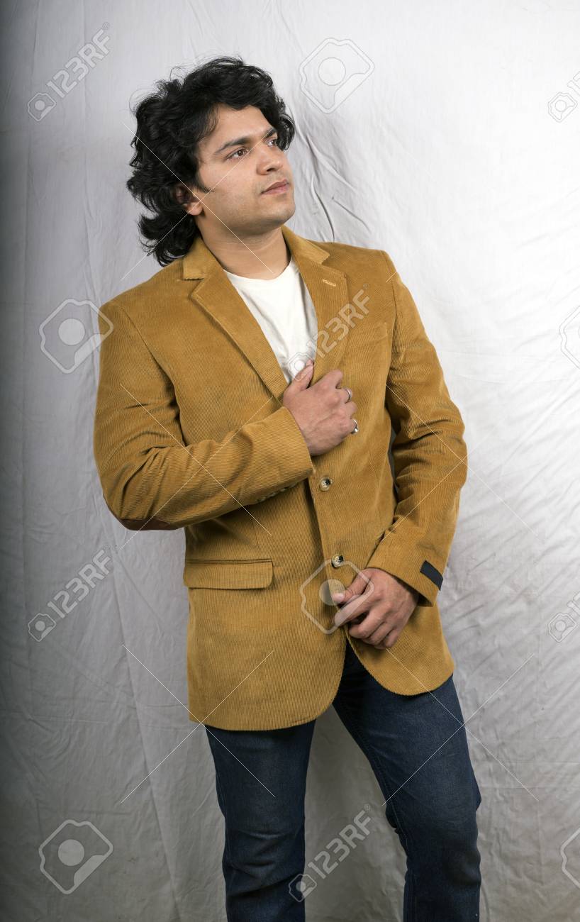 khaki blazer with jeans