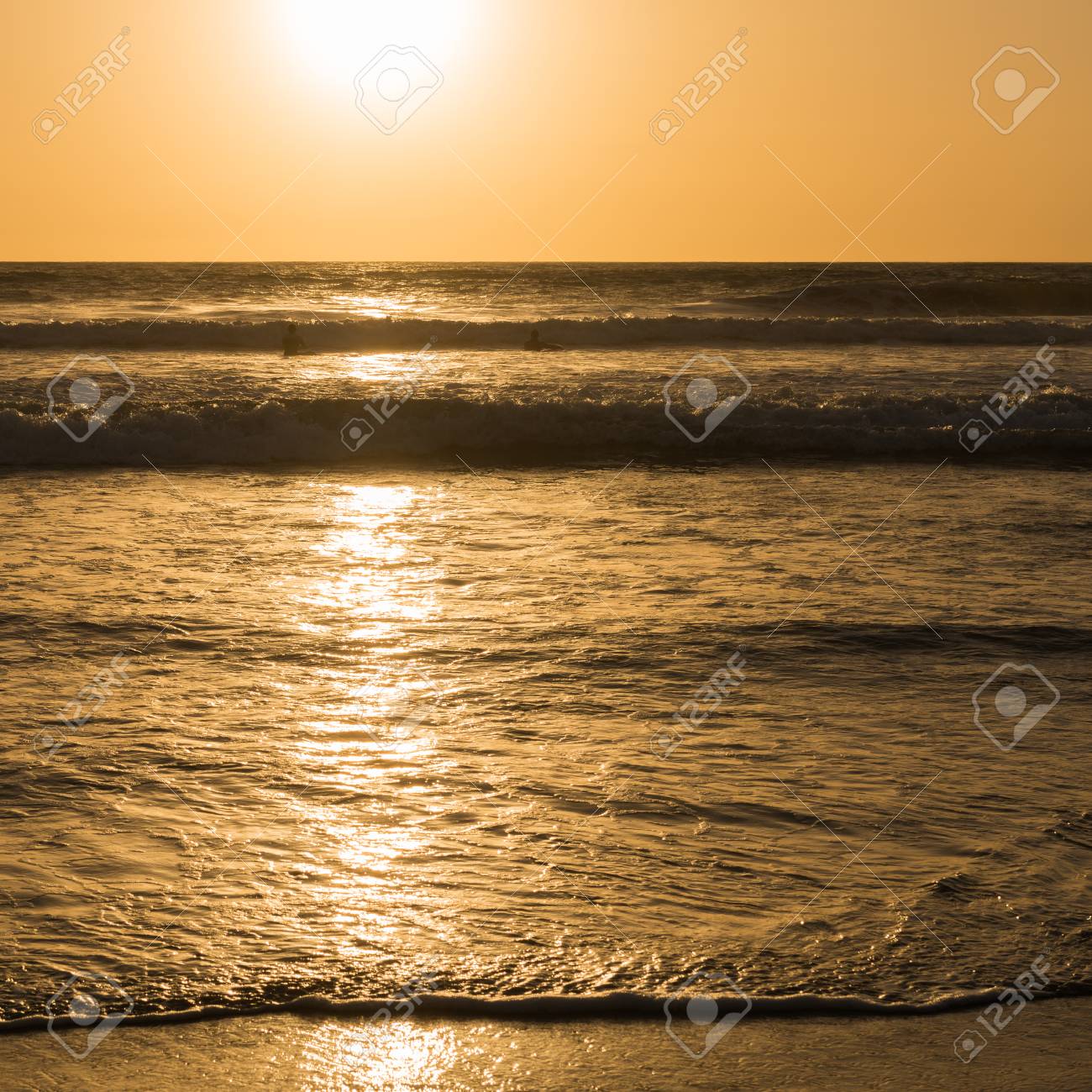 開店記念セール 夕日の波とビーチ Windy作 Goes 波の絵 100x59 サンセット Ysa 海 砂浜 リゾート サーファー サーフィン バリ絵画 アクリル ガッシュ Labelians Fr