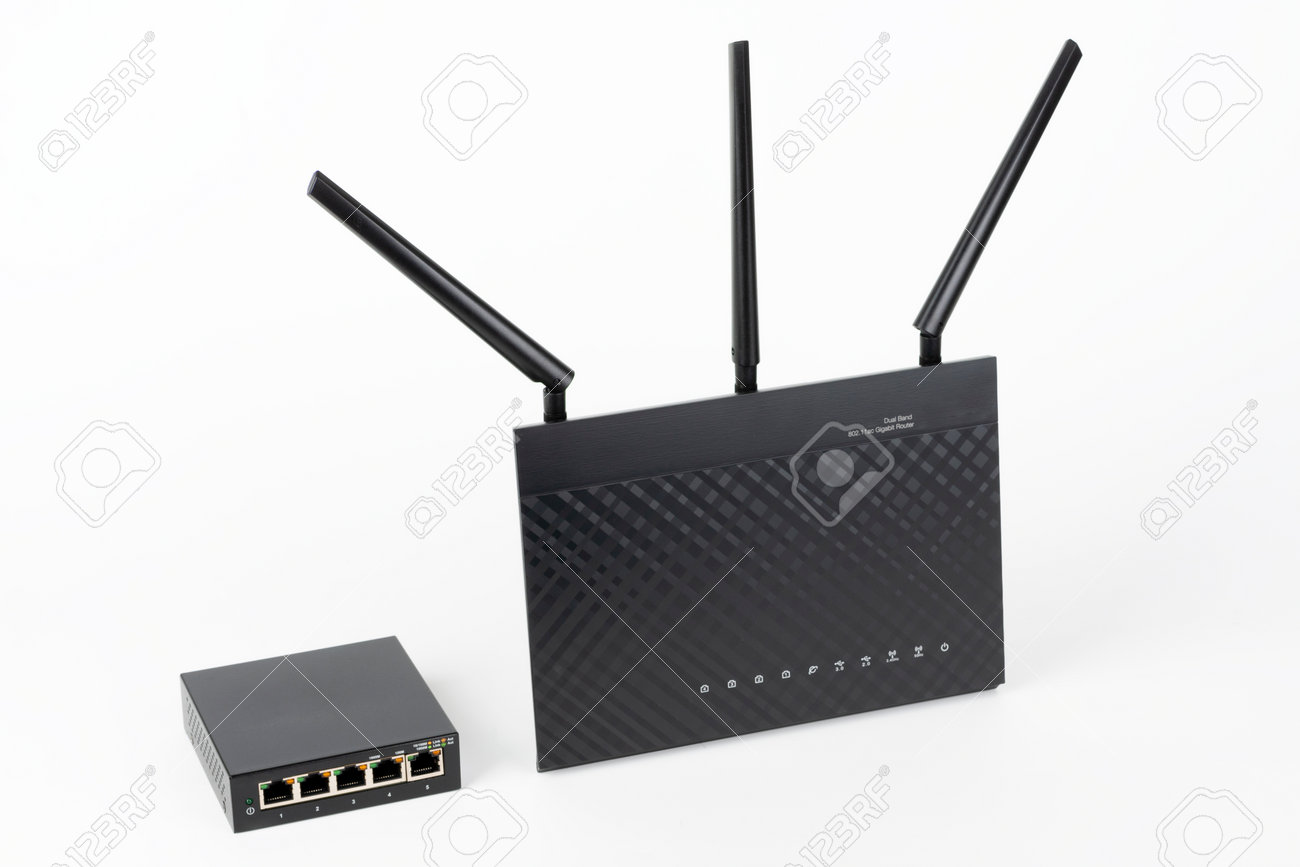 5-port gigabit desktop switch and dual-band gigabit router. Components to create a fast computer network. Ideal for transferring files, online gaming, 4k video streaming. - 162212269 5-port gigabit desktop switch and dual-band gigabit router. Components to create a fast computer network. Ideal for transferring files, online gaming, 4k video streaming. - 162212269