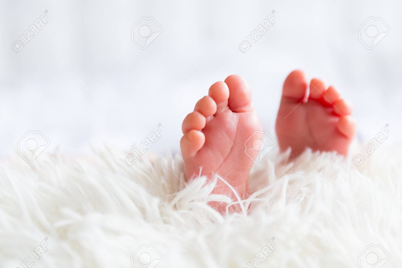Les Petits Pieds De Bebe Nouveau Ne Banque D Images Et Photos Libres De Droits Image Les Petits Pieds De Bebe Nouveau Ne Banque D Images Et Photos Libres De Droits Image