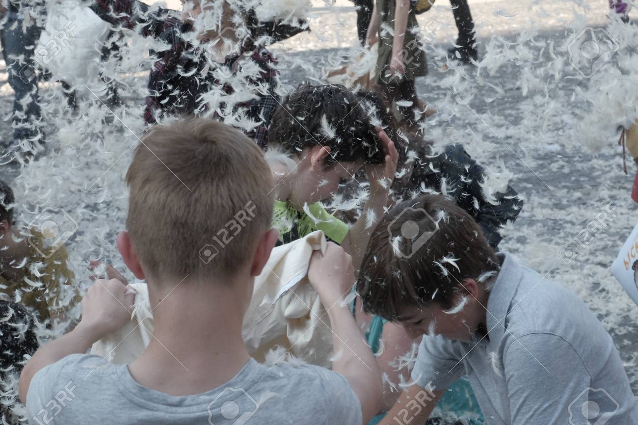 Immagini Stock Giorno Internazionale Di Lotta Di Cuscino 17 A Bucarest Romania 1 Aprile Nelle Citta Di Tutto Il Mondo Image