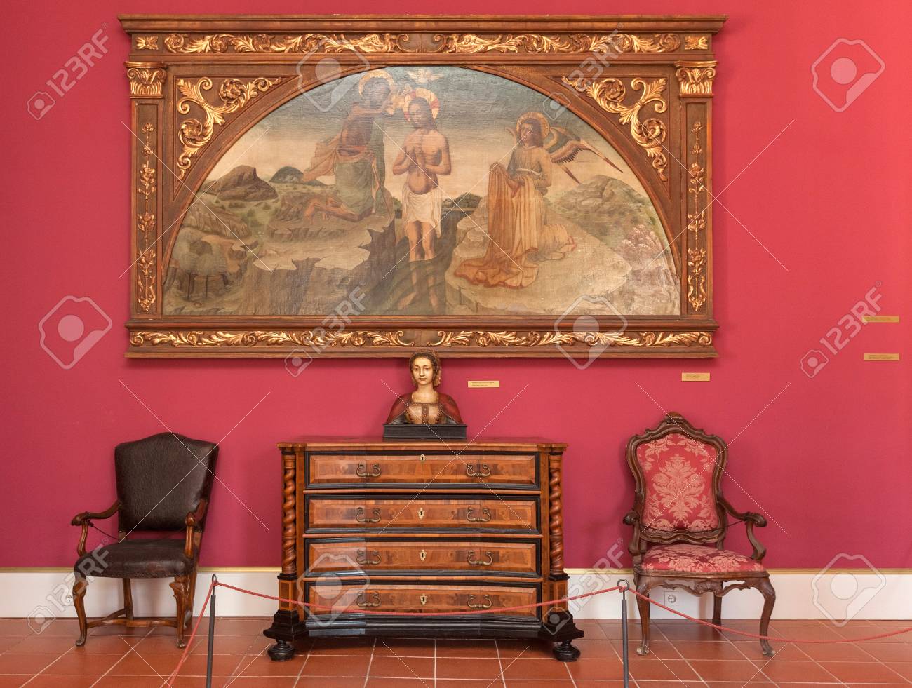 DUBROVNIK, KROATIË - MEI 27, 2014: Woonkamer In Het Het Paleismuseum ... DUBROVNIK, KROATIË - MEI 27, 2014: Woonkamer In Het Het Paleismuseum ...