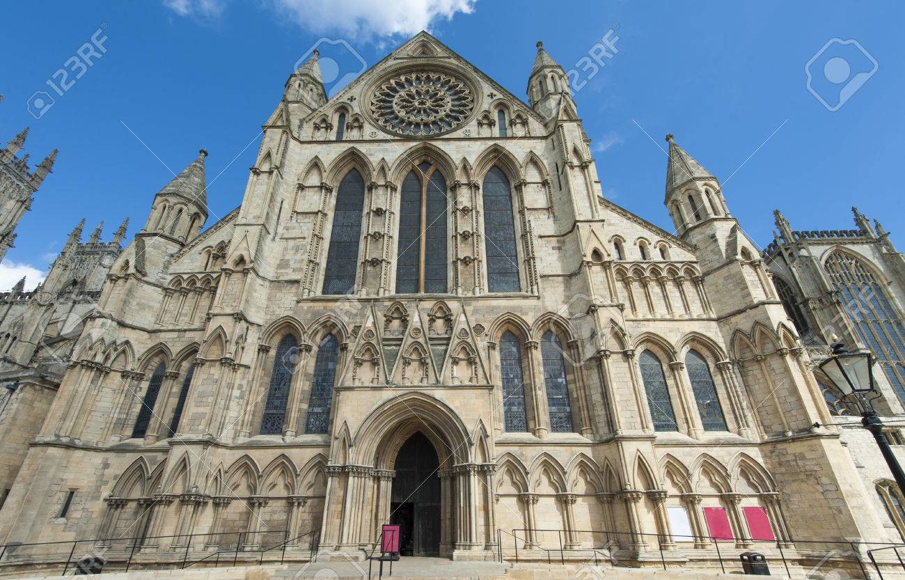 Beruhmte Alte Mittelalterliche Kathedrale Englisch Im Stadtzentrum Lizenzfreie Fotos Bilder Und Stock Fotografie Image 29786798