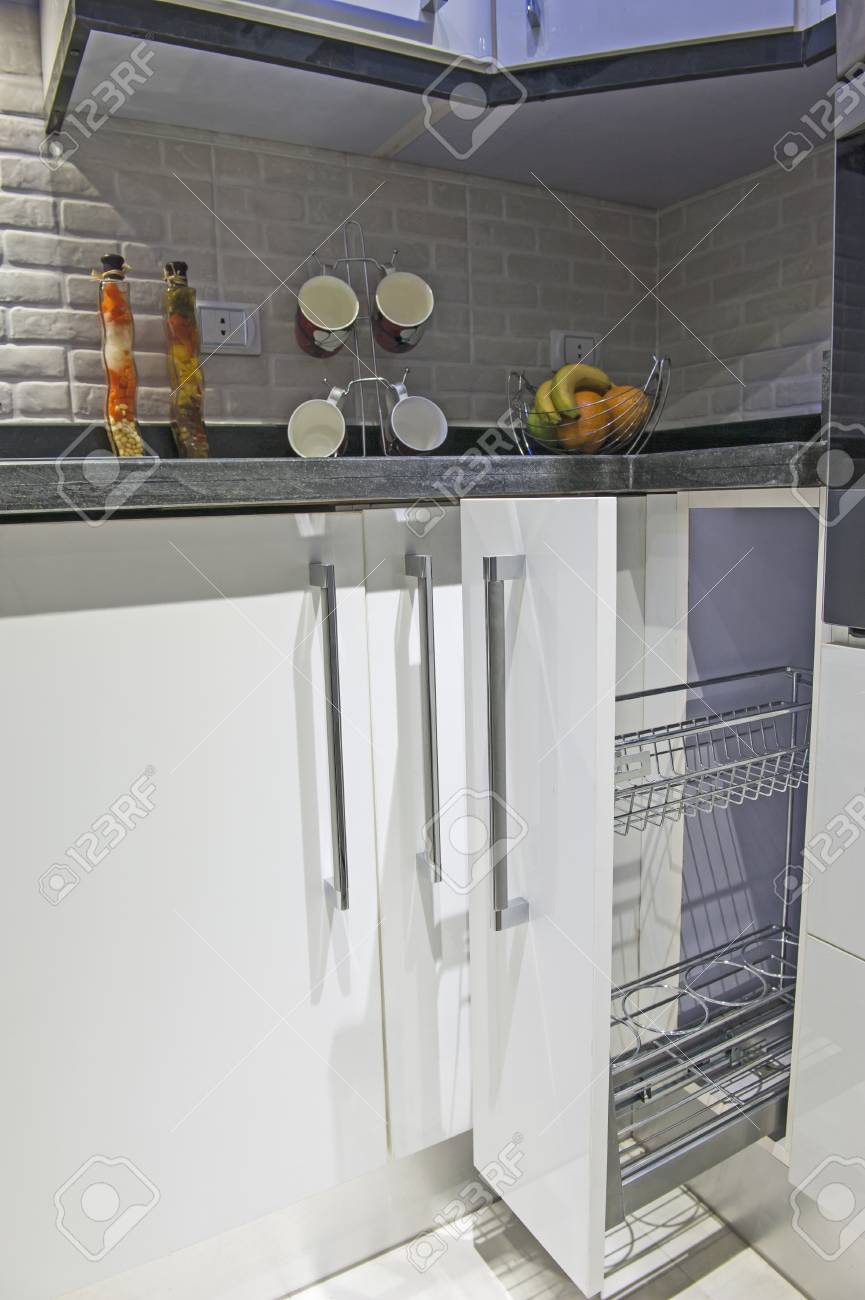 高級アパートのキッチン エリア カウンター トップおよび食器棚のインテリア デザイン の写真素材 画像素材 Image 高級アパートのキッチン エリア カウンター トップおよび食器棚のインテリア デザイン の写真素材 画像素材 Image