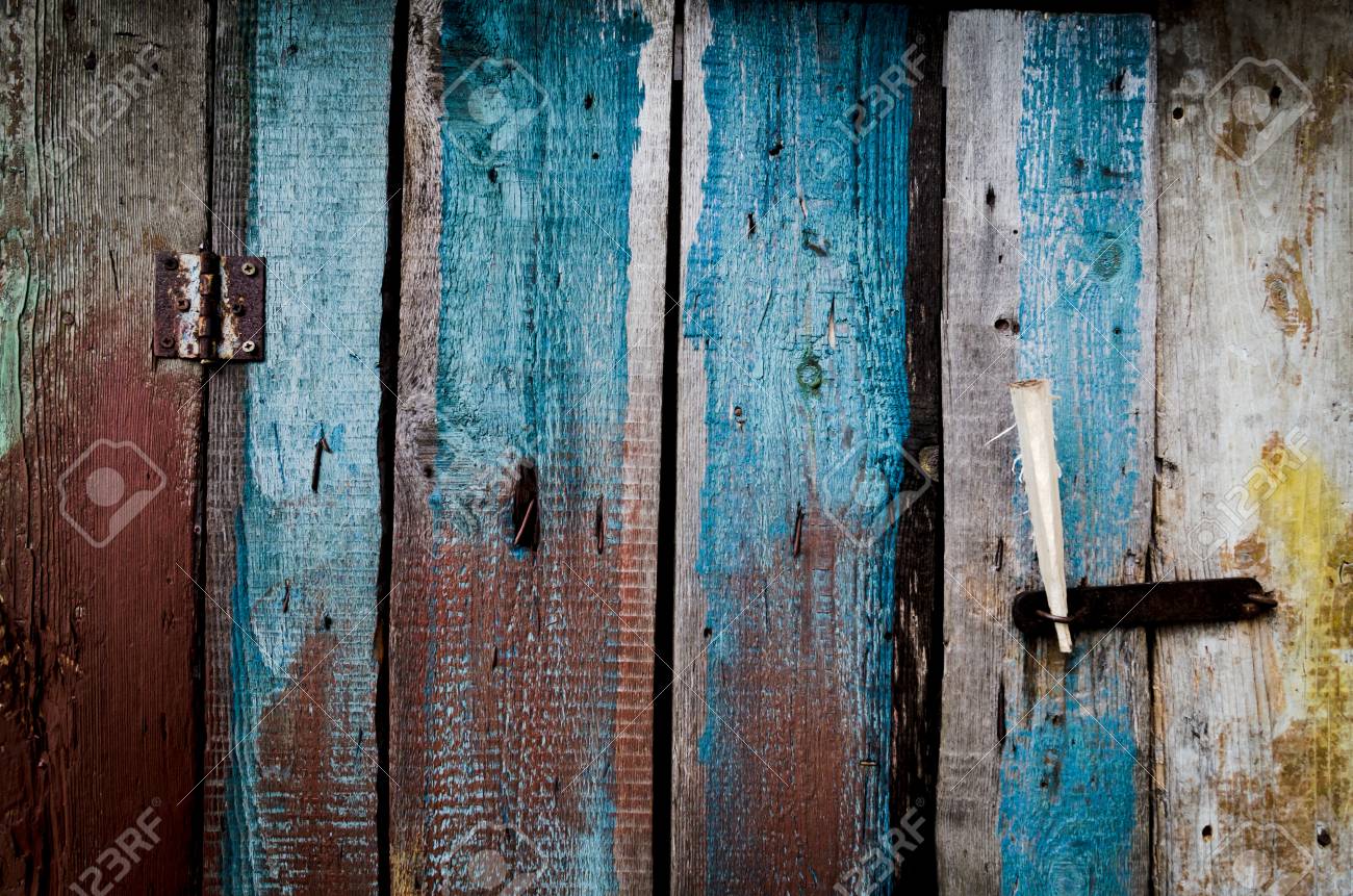グランギーブルーと赤ピーリング塗料木製の壁のテクスチャ の写真素材 画像素材 Image