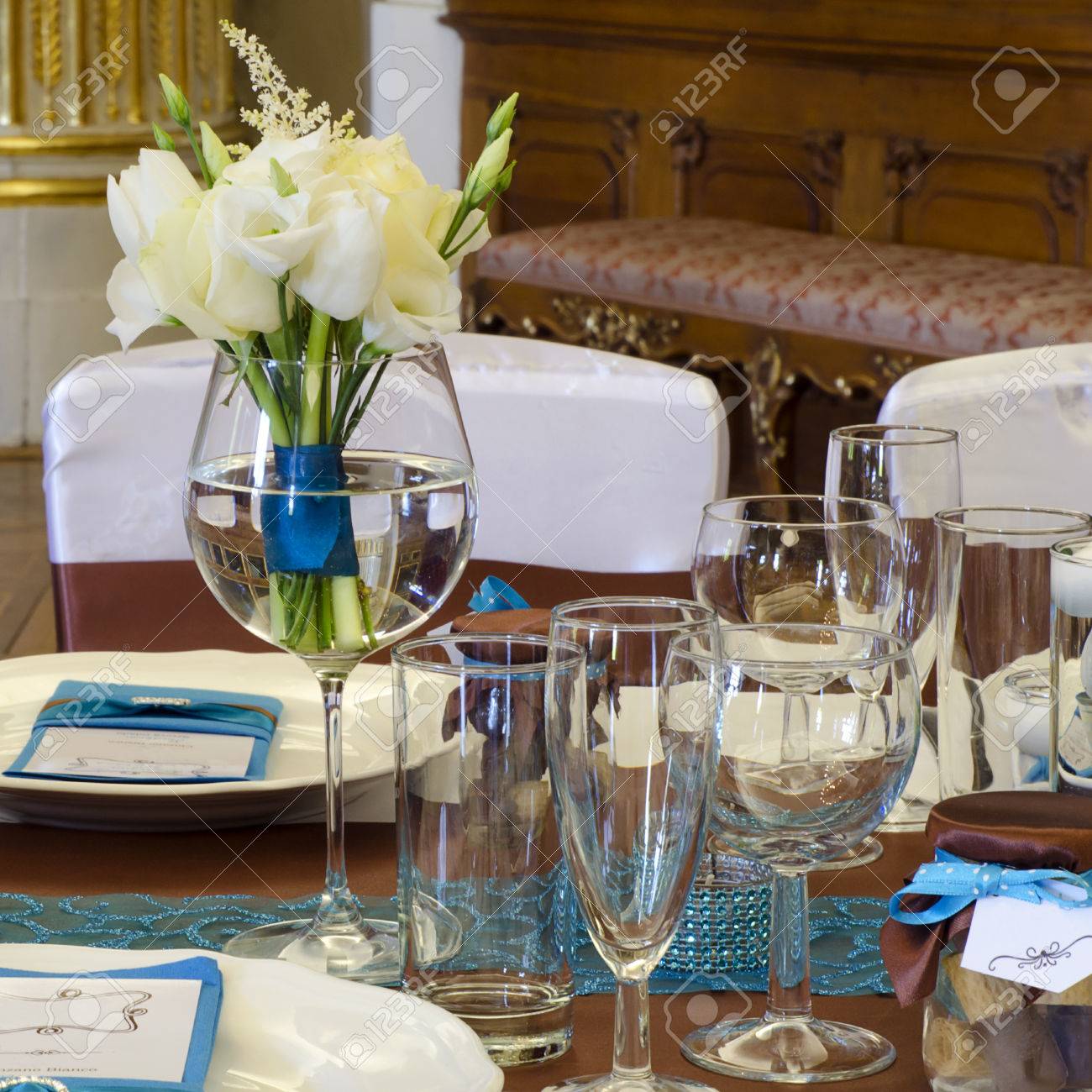 Wedding Table Setting Arrangement In A Luxury Restaurant With ... Wedding Table Setting Arrangement In A Luxury Restaurant With ...